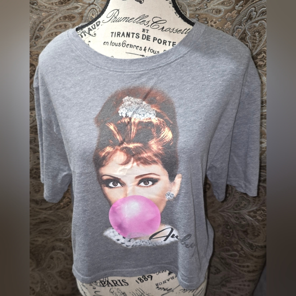 Gray Graphic Tee with Pink Bubblegum Print